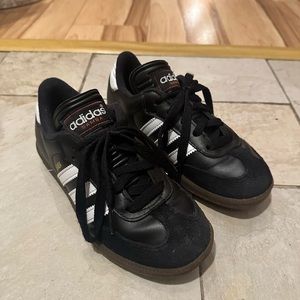 Adidas kids sneaker